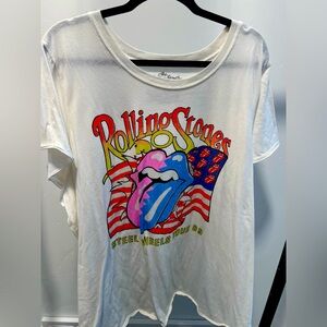 Cream colored, light weight, “Rolling Stone” t-shirt from Torrid. Size 6